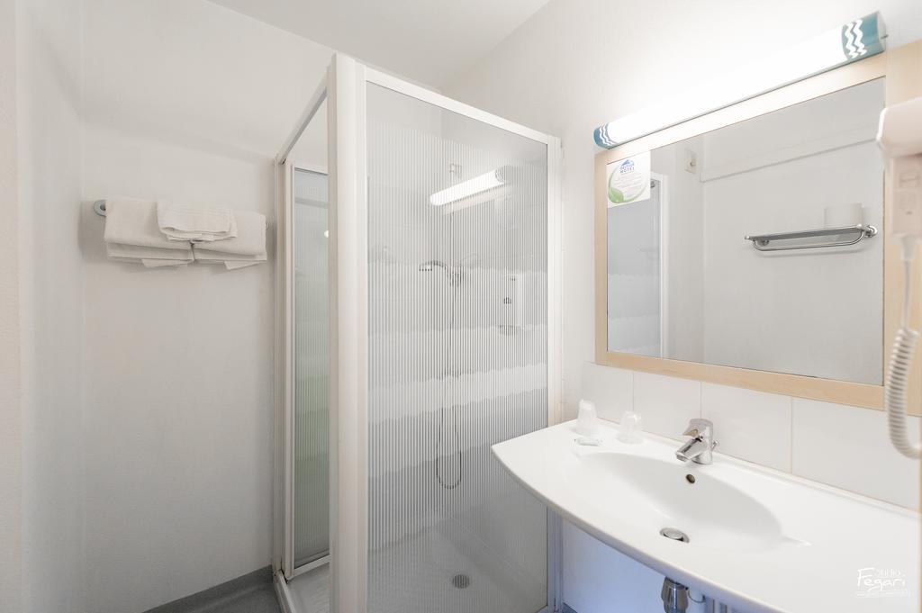 Hotel First Rodez Buitenkant foto