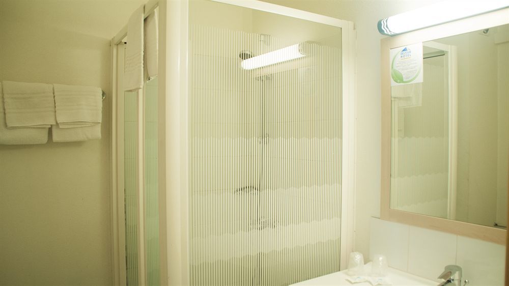Hotel First Rodez Buitenkant foto